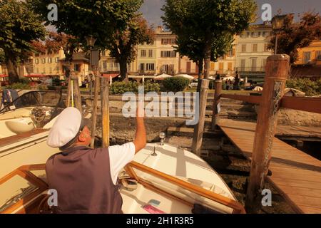 Une excursion en bateau au départ et à destination de l'île San Giulio dans le lac Orta, près du village de pêcheurs d'Orta, sur le lac Orta, à Piemont, dans le nord de l'Italie. Italie, Piemo Banque D'Images