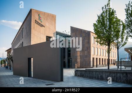 Vaduz, Liechtenstein - Mai 28, 2016 : Avis de la Landesbank (bâtiment de la Banque nationale du Liechtenstein) à Vaduz, Liechtenstein. Banque D'Images