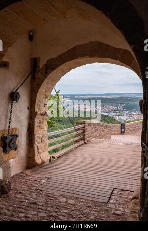 Vue panoramique depuis la porte d'entrée du château de Wartburg Sur le paysage près d'Eisenach Banque D'Images