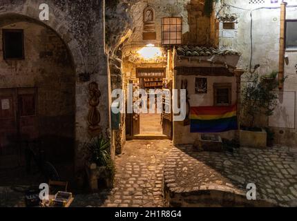 Matera, Italie - 20 septembre 2019 : boutique de souvenirs dans le Sassi di Matera un quartier historique de la ville de Matera. Basilicate. Italie Banque D'Images