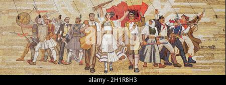 Au-dessus de la mosaïque du Musée National d'histoire avec la propagande socialiste et révolutionnaire héroïque, Tirana, Albanie Banque D'Images
