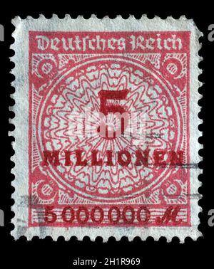 Timbres de la République fédérale d'Allemagne de l'image montre des chiffres gonflés hyper, série, vers 1932 Banque D'Images