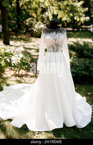 parfaite robe de mariage blanche le jour du mariage Banque D'Images