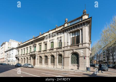 Udine, Italie. 3 mars 2021. Palais Schiavi classique dans le centre-ville Banque D'Images