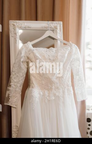 parfaite robe de mariage blanche le jour du mariage Banque D'Images