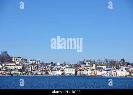 Die Silhouette von Gmunden am Traunsee, Salzkammergut, Oberösterreich, Österreich, Europa - la silhouette de Gmunden sur Traunsee, Salzkammergut, Uppe Banque D'Images