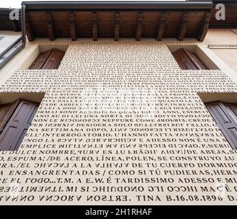 Udine, Italie. 3 mars 2021. Vue extérieure de la maison de naissance de la photographe Tina Modotti dans le centre-ville Banque D'Images