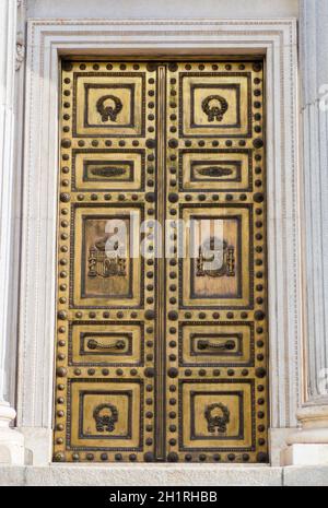 Congrès espagnol des députés. Porte principale. Palais néoclassique également appelé Palacio de las Cortes. Madrid, Espagne Banque D'Images