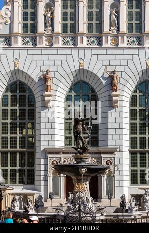 Gdansk, Pologne - 6 septembre 2020 : Fontaine Neptune à long Market Street à Gdansk. Pologne Banque D'Images