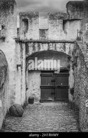 Wuppertal, Allemagne - le 23 mai 2016 : portes fermées dans la forteresse de Marksburg. Elle est un des principaux sites du patrimoine mondial de l'UNESCO gorges du Rhin. Bla Banque D'Images