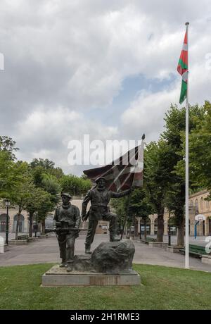 Sculpture en bronze intitulée hommage aux Gudaris, Guernica, pays basque, Espagne Banque D'Images