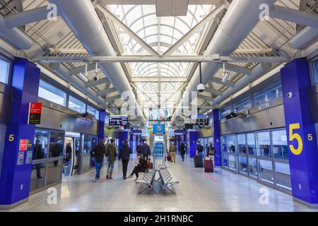 New York, États-Unis - 29 février 2020 : AirTrain Station à l'aéroport JFK de New York, aux États-Unis. Banque D'Images