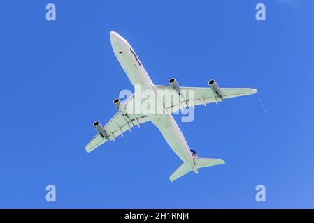 Plaisance, Maurice - 28 décembre 2015 : A340-313 d'Airbus Lufthansa décollant de l'aéroport international Sir Seewoosagur Ramgoolam (MRU) Banque D'Images