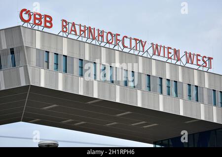 Beschriftung auf dem Westbahnhof à Wien, Österreich, Europa - Lettering on the Westbahnhof à Vienne, Autriche, Europe Banque D'Images