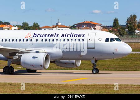 Porto, Portugal - 21 septembre 2021 : Airbus A319 de Brussels Airlines à l'aéroport de Porto (OPO) au Portugal. Banque D'Images