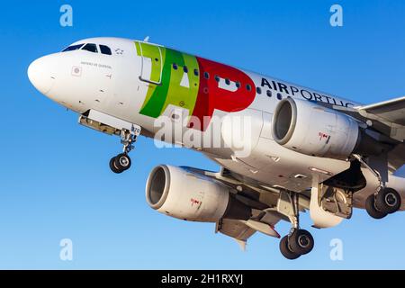 Faro, Portugal - 25 septembre 2021 : TAP Air Portugal Airbus A319 à l'aéroport de Faro (FAO) au Portugal. Banque D'Images