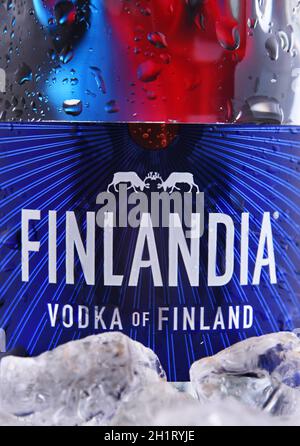 POZNAN, POL - 28 JANVIER 2021 : bouteille de Finlandia, une marque de vodka finlandaise appartenant à la Brown-Forman Corporation et distribuée dans 135 pays. Banque D'Images