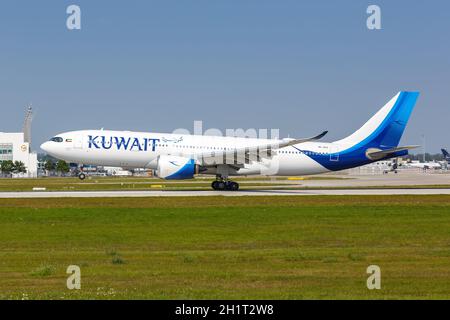 Munich, Allemagne - 9 septembre 2021 : avion Airbus A330-800neo de Kuwait Airways à l'aéroport de Munich (MUC) en Allemagne. Banque D'Images