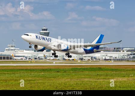 Munich, Allemagne - 9 septembre 2021 : avion Airbus A330-800neo de Kuwait Airways à l'aéroport de Munich (MUC) en Allemagne. Banque D'Images