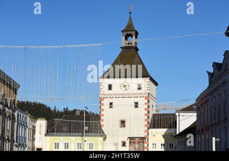 Der Stadtturm auf dem Stadtplatz in Vöcklabruck, Österreich, Europa - la tour de la ville sur la place de Voecklabruck, Autriche, Europe Banque D'Images