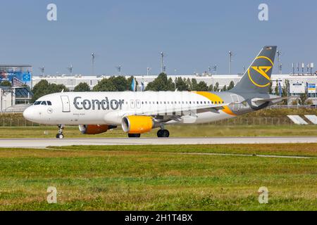 Munich, Allemagne - 9 septembre 2021 : avion A320 de Condor Airbus à l'aéroport de Munich (MUC) en Allemagne. Banque D'Images