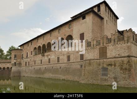 Côté est de la fortification historique au milieu du village,la grande loggia domine la perspective Banque D'Images