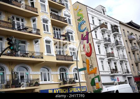 Häuserfassade mit der Aufschrift 'schule' à Hambourg, Allemagne, Europe - façade de maison avec l'inscription 'schule' à Hambourg, Allemagne, Europe Banque D'Images