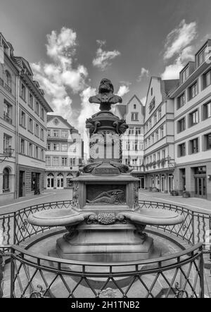 Fontaine Stoltze au marché aux poulets dans la vieille ville historique reconstruite, Francfort, Allemagne Banque D'Images