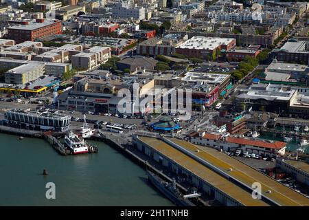 Pier 45, Fisherman's Wharf, Waterfront, San Francisco, Californie,Etats-Unis - antenne. Banque D'Images