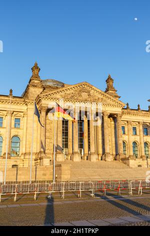 Berlin Reichstag Bundestag Parlement Gouvernement bâtiment copyspace copie portrait d'espace Format en Allemagne repère Banque D'Images