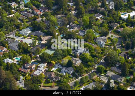 Antenne de maisons de luxe à San Mateo, San Francisco, Californie, Etats-Unis. Banque D'Images