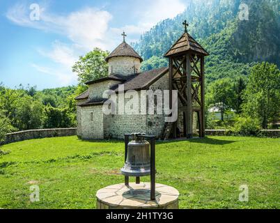 Monastère orthodoxe Dobrilovina dans les montagnes du Monténégro Banque D'Images