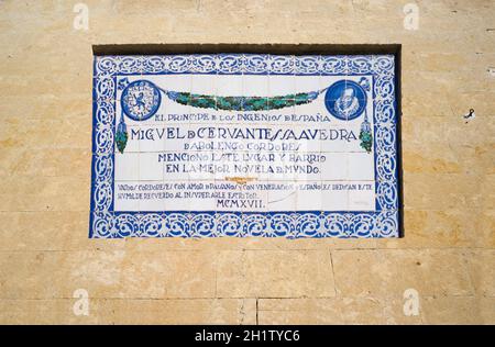 Cordoue, Espagne - 7 décembre 2018 : plaque commémorative Miguel de Cervantes Saavedra.Plaza del Potro de Cordoba, Espagne Banque D'Images