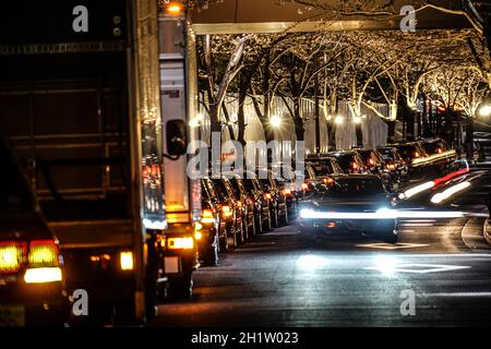 Colonne du taxi s'arrête dans l'épaule. Lieu de tournage : Sendai, préfecture de Miyagi Banque D'Images