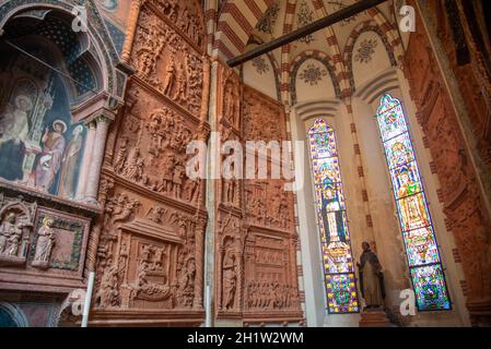 Intérieur de l'église Santa Anastasia à Vérone, Italie Banque D'Images