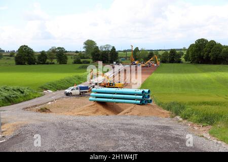Verlegung einer neuen Gasleitung durch die Erfttue, Weilerswist, Nordrhein-Westfalen, Allemagne Banque D'Images