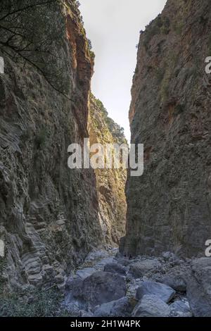 Wanderweg, untere der drei Engstellen 'Eiserne Pforten' portes, Samaria Schlucht, Kreta, Griechenland Banque D'Images
