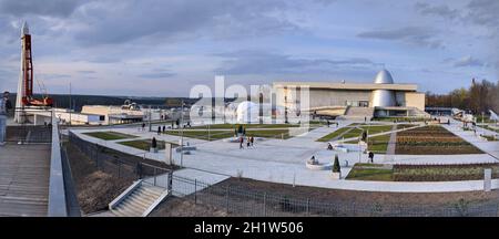 Musée cosmonautics de Kaluga.Roquette, dôme de planétarium, parc en face du bâtiment Banque D'Images