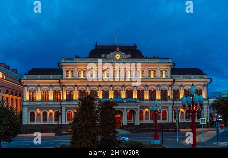 Kazan, Tatarstan, Russie, septembre 10 2021.Hôtel de ville de Kazan à la place de la liberté.Il a été construit en 1854 comme le bâtiment de l'Assemblée de la noblesse. Banque D'Images