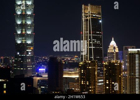 Vue nocturne de Taipei vue depuis le Xiangshan Taipei. Lieu de tournage : Taïwan, Taipei Banque D'Images