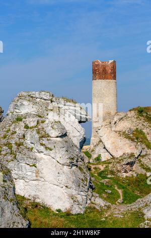 Ruines du château gothique médiéval d'Olsztyn situé sur les Highlands jurassiques polonais, Olsztyn, Silésie, Pologne Banque D'Images