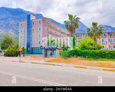 Beldibi, Kemer, Antalya, Turquie - 11 mai 2021 : Limoncello Garden Club 4 ou village de villégiature sur la côte méditerranéenne d'Antalya.C'est une longue rue Banque D'Images