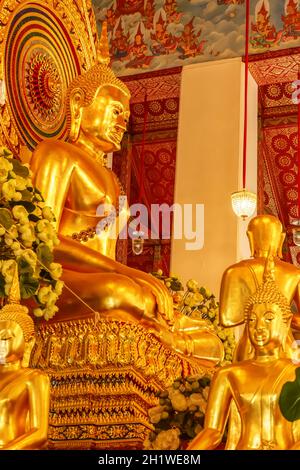 Un point de repère du Wat Chana Songkhram Ratchaworamahaviharn à Bangkok, en Thaïlande. Un lieu où tout le monde dans chaque religion peut être vu. Banque D'Images