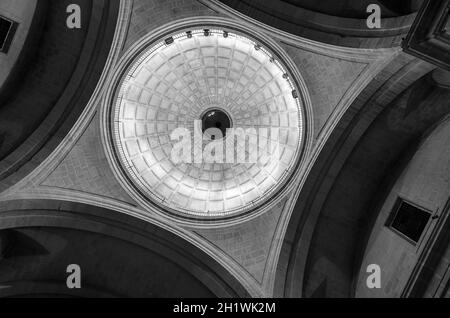 ALICANTE, ESPAGNE - 29 DÉCEMBRE 2018 : vue intérieure de la co-cathédrale de Saint Nicolas de Bari à Alicante, Espagne Banque D'Images