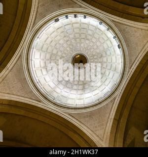 ALICANTE, ESPAGNE - 29 DÉCEMBRE 2018 : vue intérieure de la co-cathédrale de Saint Nicolas de Bari à Alicante, Espagne Banque D'Images