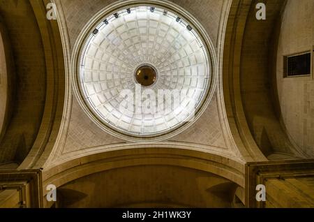 ALICANTE, ESPAGNE - 29 DÉCEMBRE 2018 : vue intérieure de la co-cathédrale de Saint Nicolas de Bari à Alicante, Espagne Banque D'Images