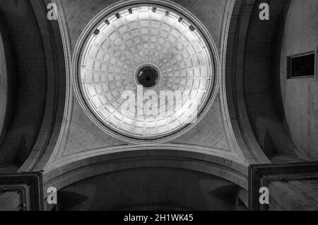 ALICANTE, ESPAGNE - 29 DÉCEMBRE 2018 : vue intérieure de la co-cathédrale de Saint Nicolas de Bari à Alicante, Espagne Banque D'Images