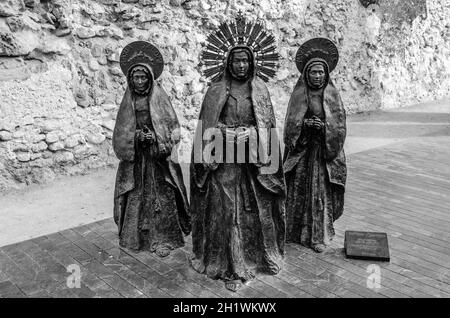 ELCHE, ESPAGNE - 29 DÉCEMBRE 2018: Sculpture 'Las tres Marias' ('les trois Marys'), un ensemble artistique en bronze, oeuvre de l'artiste Juan José Q Banque D'Images