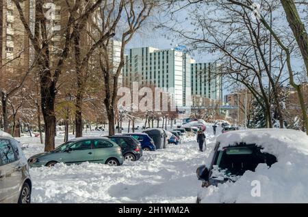 MADRID, ESPAGNE – le 10 JANVIER 2021 : les rues de Madrid ont subi les chutes de neige les plus abondantes depuis 50 ans, après la tempête Filomena Banque D'Images