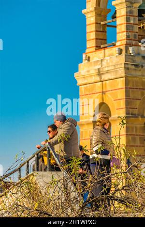 ATHÈNES, GRÈCE, JANVIER - 2020 - touristes au point de vue de la colline de lycabette, athènes, grèce Banque D'Images